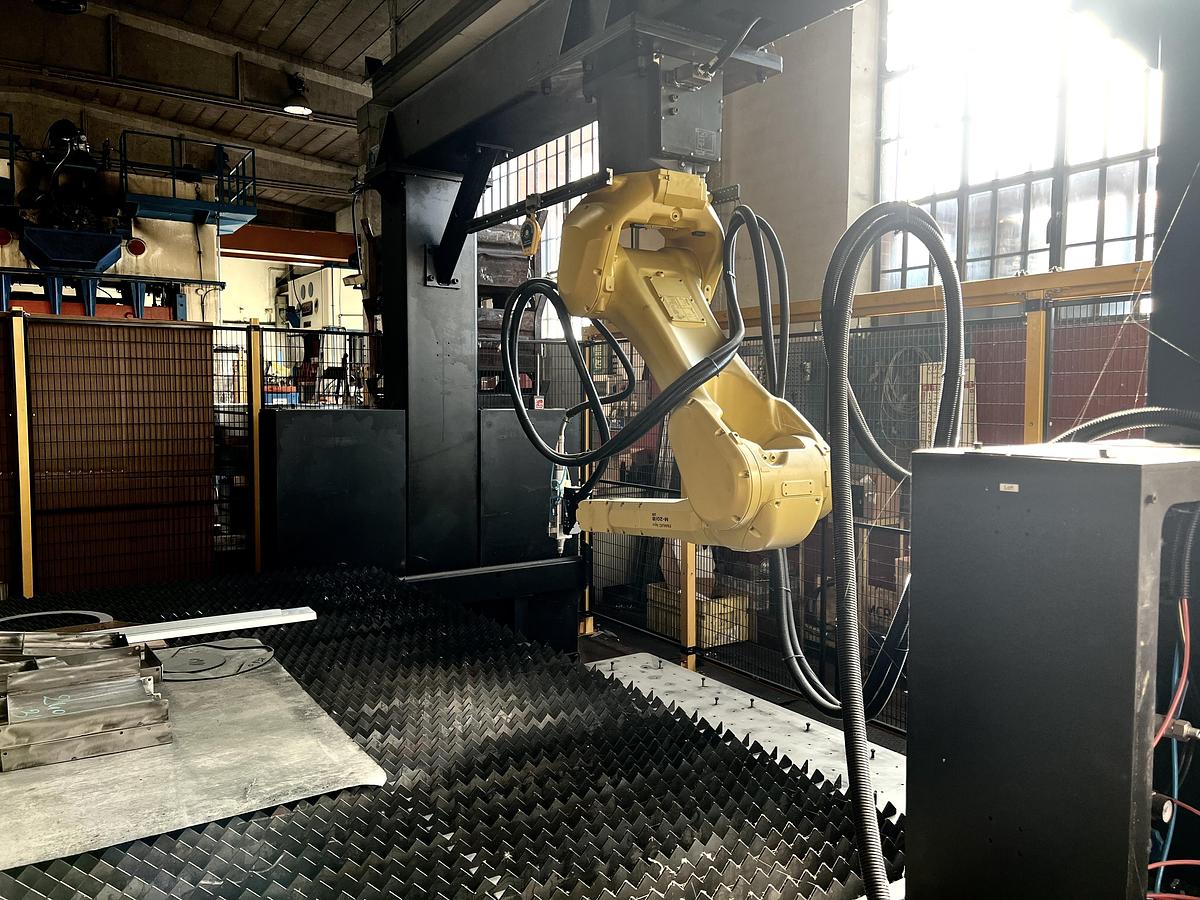 Usato TAGLIO LASER FIBRA 3D GOLDEN LASER BT240S0019