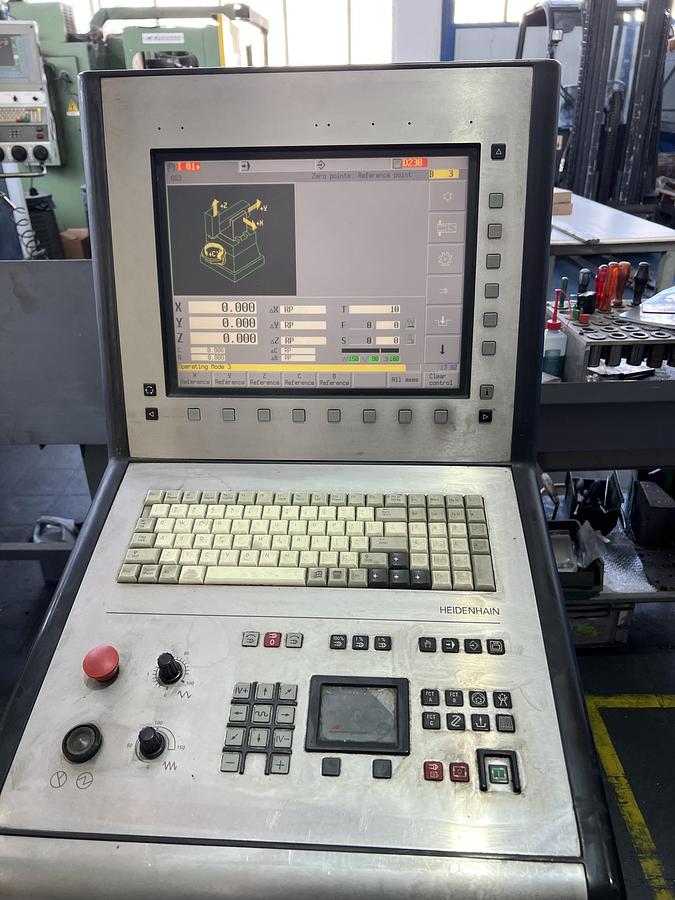 Usato CENTRO DI LAVORO A 5 ASSI