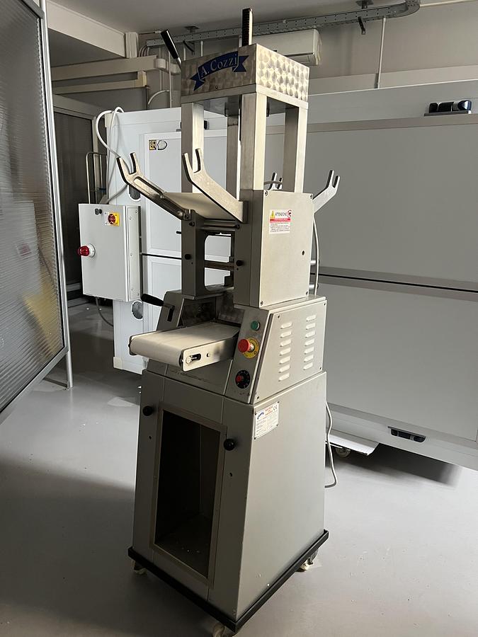 Usato RAVIOLATRICE A. COZZI RS 160