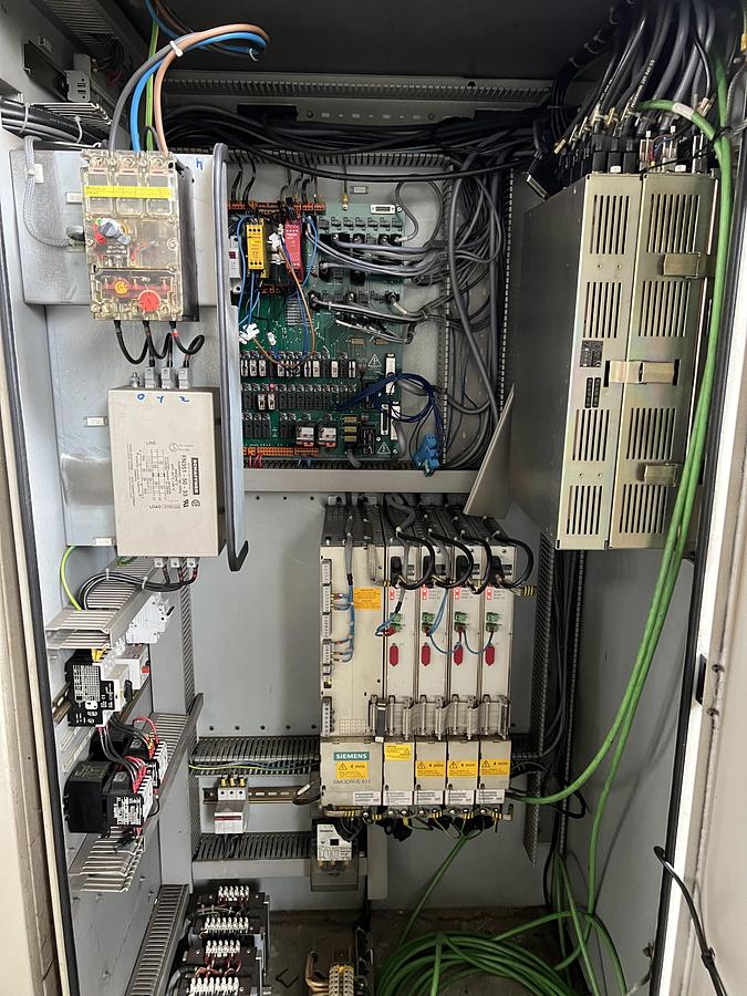 Usato 1999 BRIDGEPORT VMC 600-22 Digital