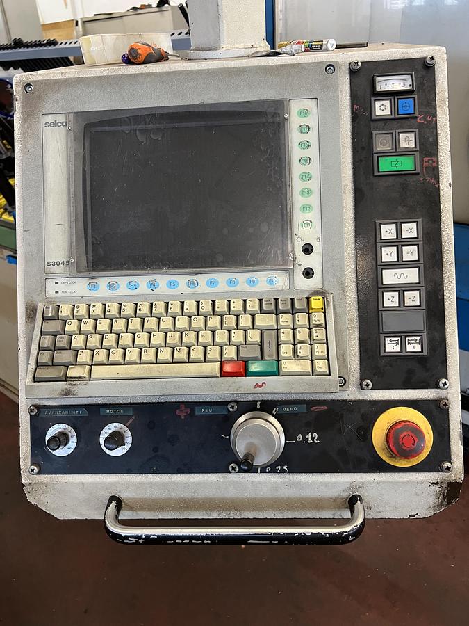 Usato FRESATRICE A BANCO FISSO AUERBACH FBE 2000