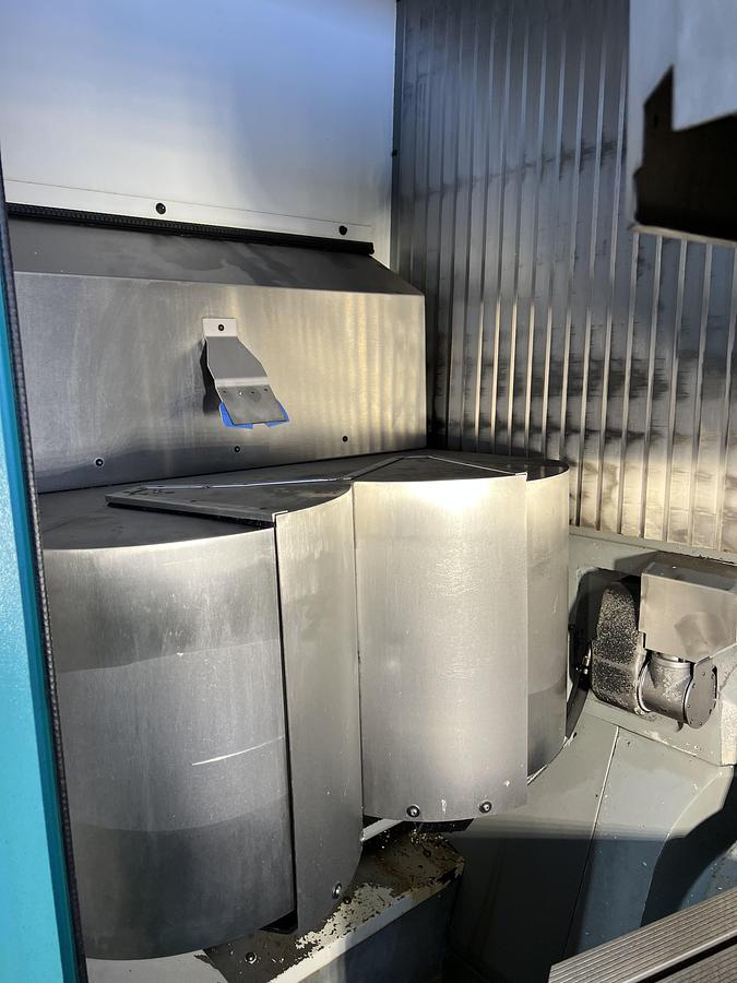 Usato CENTRO DI LAVORO A 5 ASSI