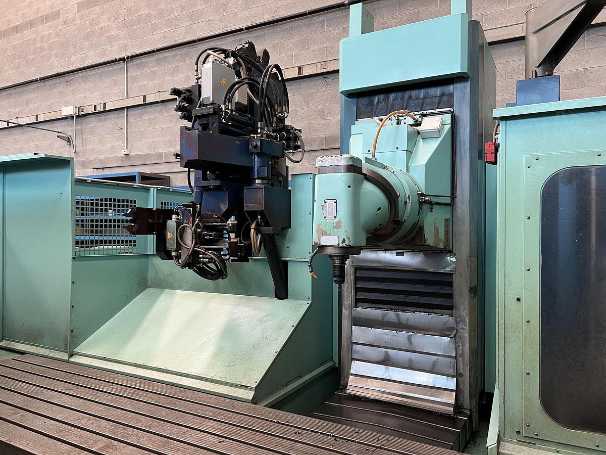 Usato FRESATRICE A BANCO FISSO SACHMAN T 10 HS