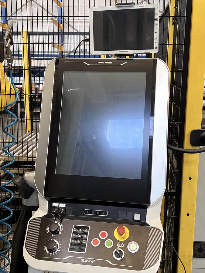 Usato CENTRO DI LAVORO USATO DMG MORI mod. CMX 800 V