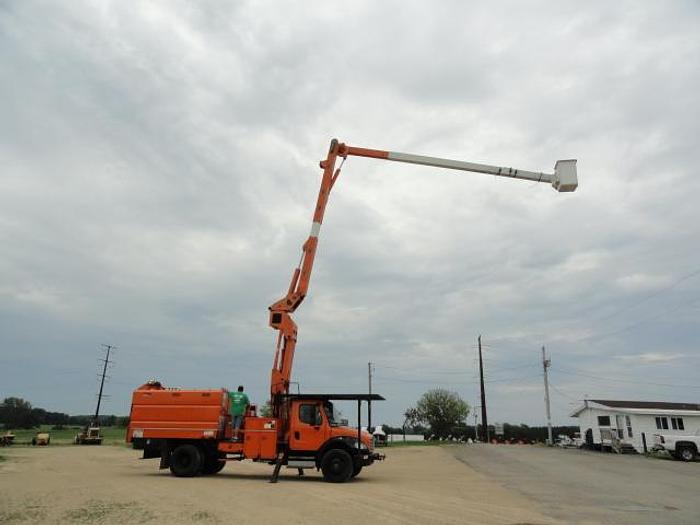 Used 2011 FREIGHTLINER BUSINESS CLASS M2 106
