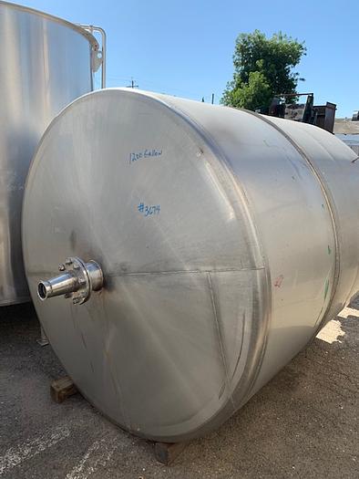 Used 1200 Gallon Vertical Stainless Steel Agitated Tank