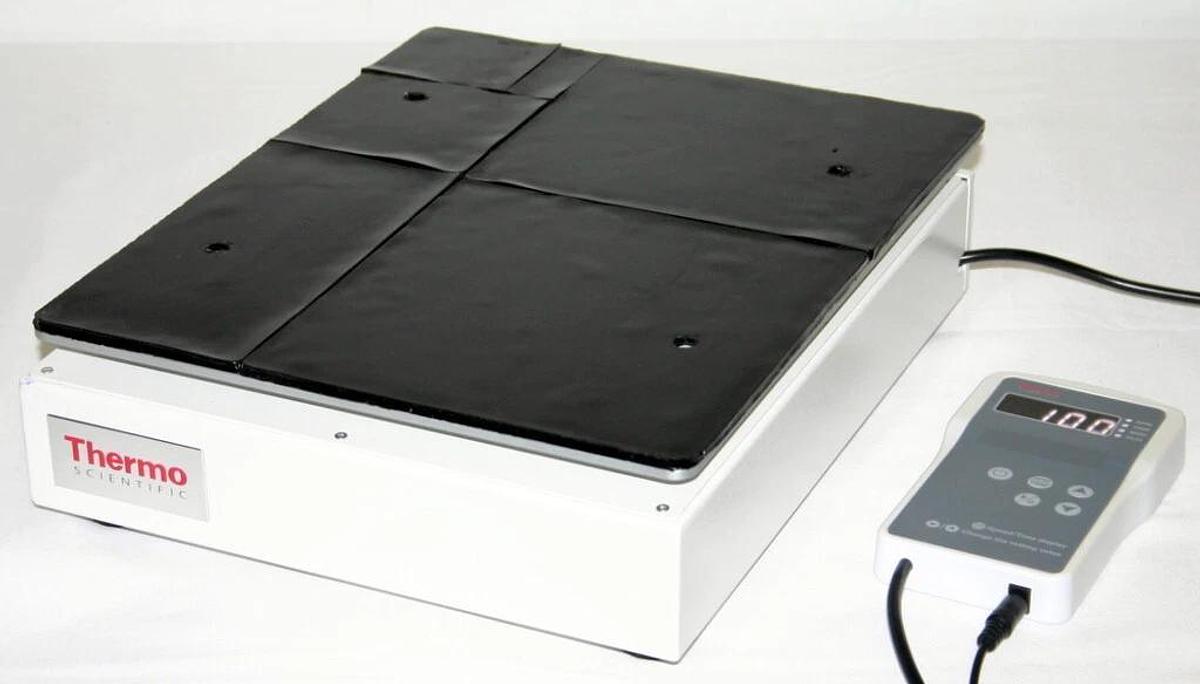 THERMO SCIENTIFIC MAXQ 2000 CO2 PLUS DIGITAL SHAKER, MODEL 88881101, STICKY MAT