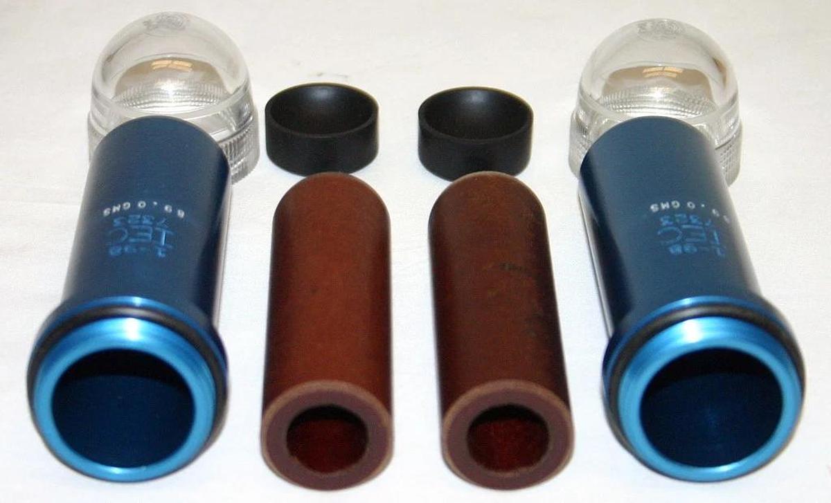 Used IEC SEALED SHIELDS, MODEL 7323, TUBE CAPACITY 15 ML, MATCHED WEIGHTS