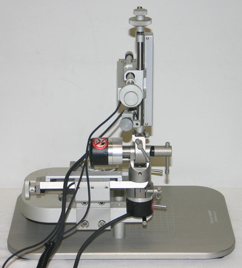 LEICA BENCHMARK HARVARD ANGLE ONE DIGITAL INSTRUMENT WITH ANESTHESIA MASK