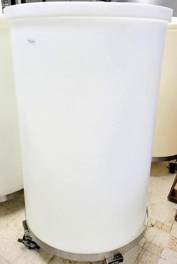 Used THERMO NALGENE HEAVY DUTY CYLINDRICAL LLDPE TANK WITH COVER, MODEL 11100-0150
