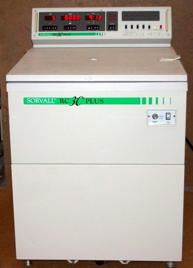 Used SORVALL REFRIGERATED LOW SPEED CENTRIFUGE, MODEL RC3C PLUS WITH H6000A ROTOR RC3C Plus