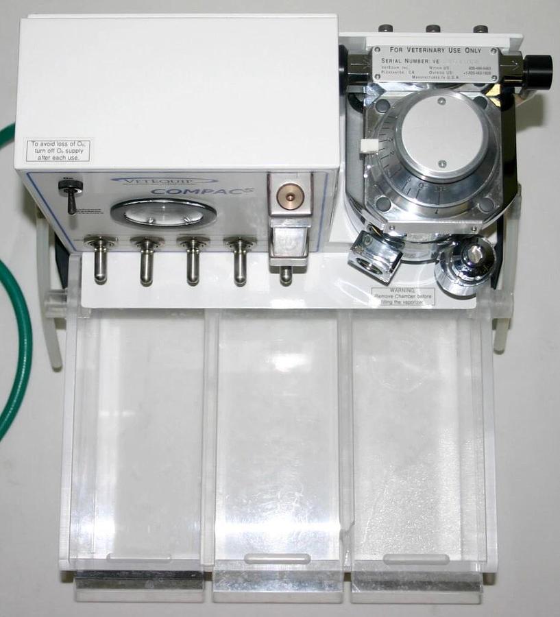 Used VETEQUIP ANESTHESIA SYSTEM, MODEL COMPAC 5 WITH ISOFLURANE VAPORIZER