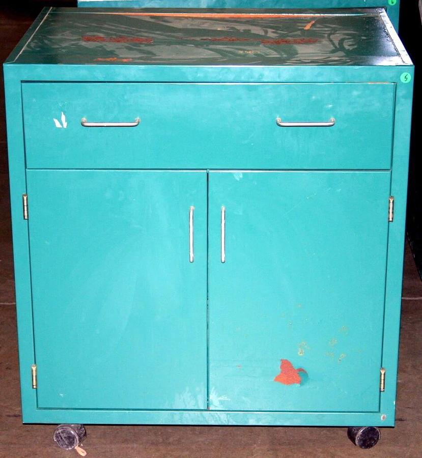 Used LF SYSTEMS LABORATORY CABINETS, CASEWORK, 48.5 FEET, $125 PER FOOT, HAMILTON