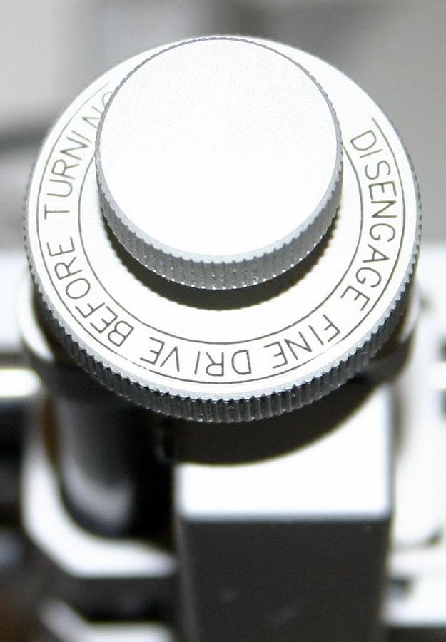 LEICA BENCHMARK HARVARD ANGLE ONE DIGITAL INSTRUMENT WITH ANESTHESIA MASK