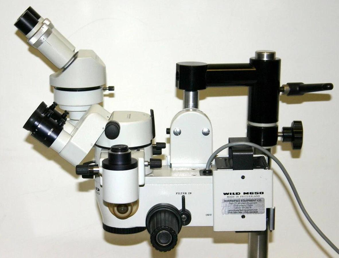 Used WILD HEERBRUGG TABLE TOP OPERATING SURGICAL MICROSCOPE, MODEL M650 CAMERA MOUNT