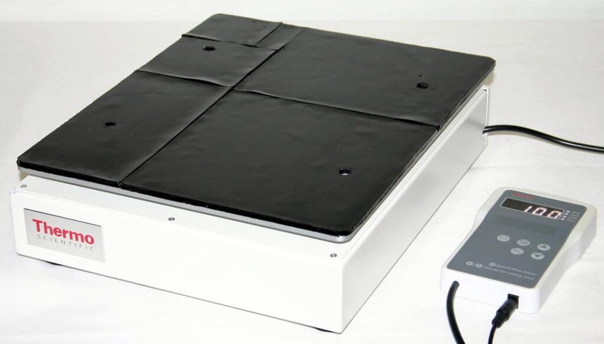 THERMO SCIENTIFIC MAXQ 2000 CO2 PLUS DIGITAL SHAKER, MODEL 88881101, STICKY MAT