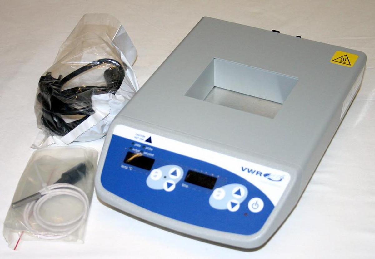 Used VWR DIGITAL SINGLE DRY BLOCK HEATER, MODEL 10027-210 + CAL CERTIFICATE AND PROBE