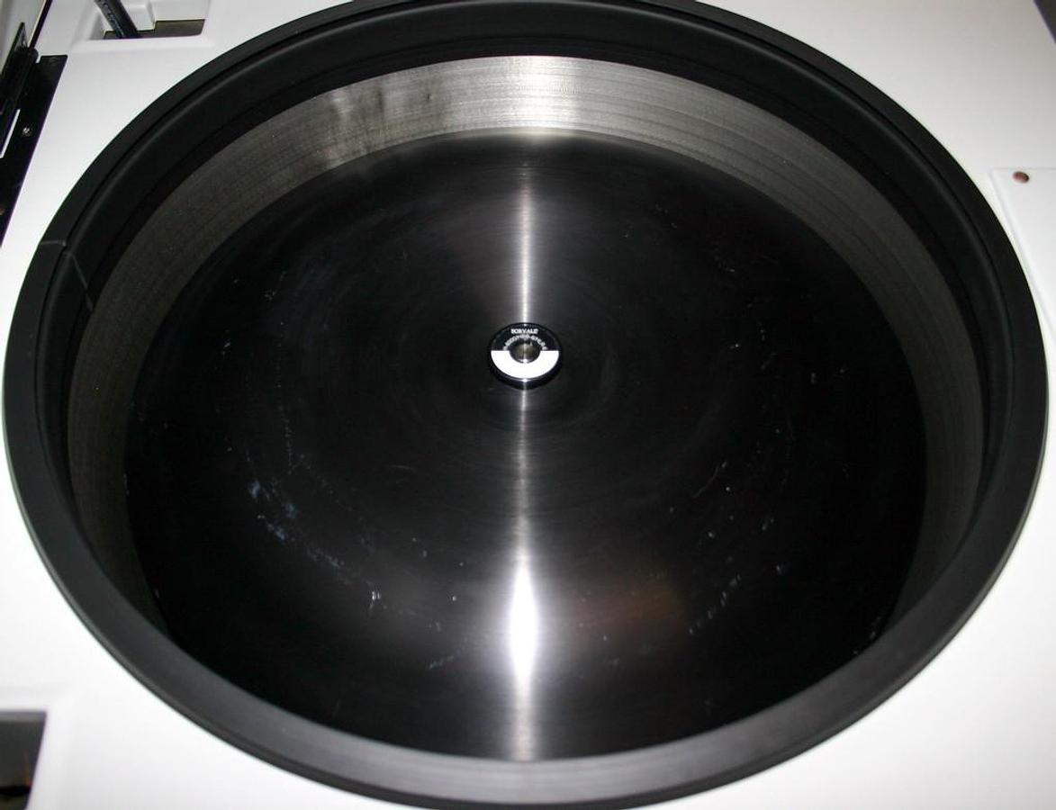 Used SORVALL REFRIGERATED LOW SPEED CENTRIFUGE, MODEL RC3C PLUS WITH H6000A ROTOR RC3C Plus