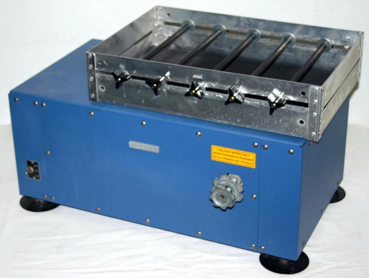 EBERBACH MEDIUM DUTY BENCHTOP SHAKER, MODEL E6000.00 WITH BOX CARRIER