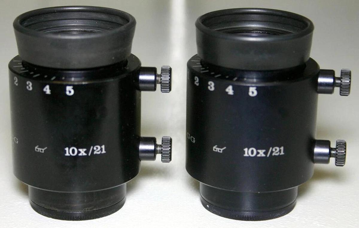 Used WILD HEERBRUGG TABLE TOP OPERATING SURGICAL MICROSCOPE, MODEL M650 CAMERA MOUNT