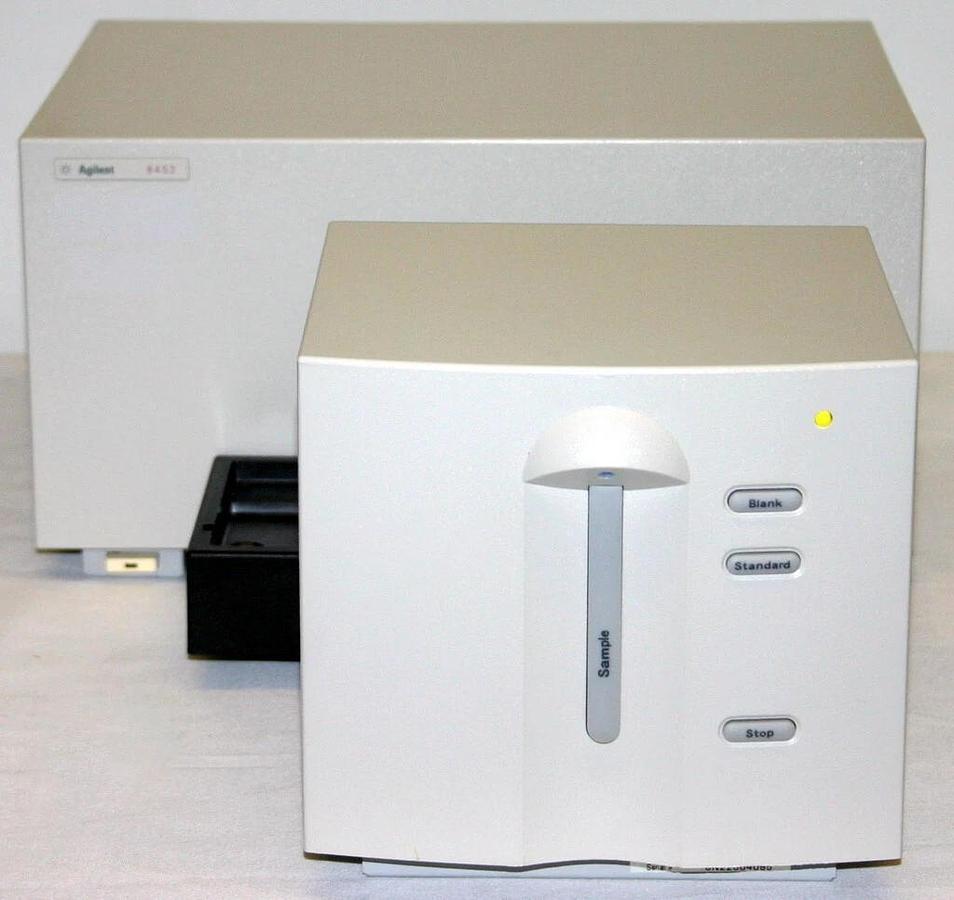 AGILENT / HP 8453 UV-VIS SPECTROPHOTOMETER G1103A WITH SINGLE CELL HOLDER