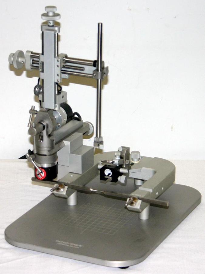 LEICA BENCHMARK HARVARD ANGLE ONE DIGITAL INSTRUMENT WITH ANESTHESIA MASK