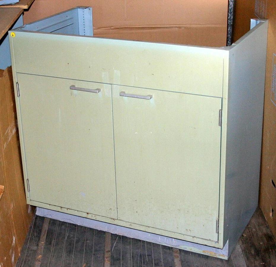 Used HAMILTON KEWAUNEE LABORATORY CABINETS, CASEWORK 74 FEET, $120 PER FOOT