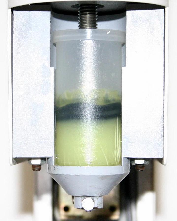 Used HAMPTON RESEARCH GREASE MACHINE, MODEL L-100 FOR 24 WELL CRYSTALLIZATION PLATES