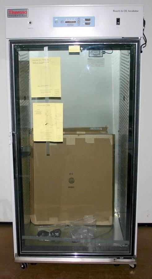 THERMO SCIENTIFIC FORMA REACH-IN CO2 INCUBATOR, MODEL 3950 29 CUBIC FT. CAPACITY