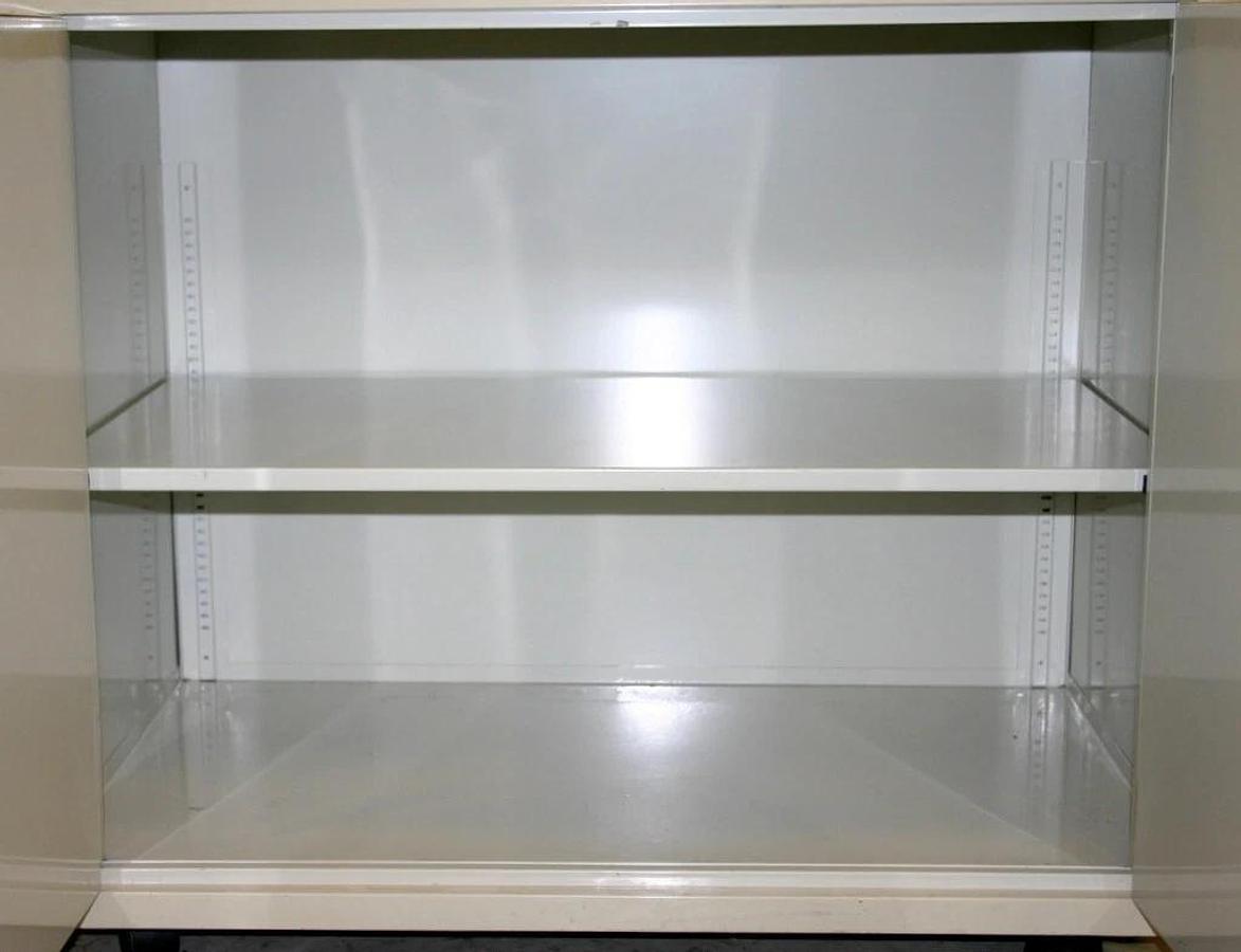 Used LF SYSTEMS LABORATORY CABINETS, CASEWORK 18 FEET WITH WHEELS, PRICE IS PER FOOT