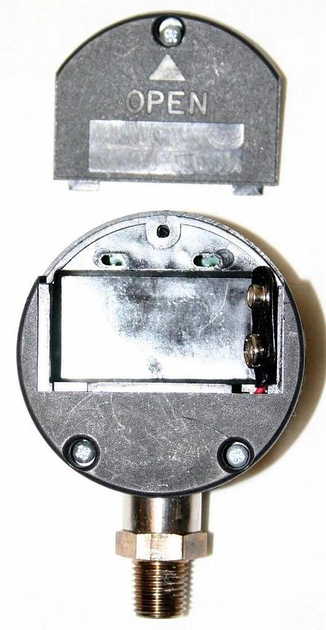 Used DAVIS INSTRUMENTS DIGITAL PRESSURE GAUGE, MODEL PG2000-200.0-PSI