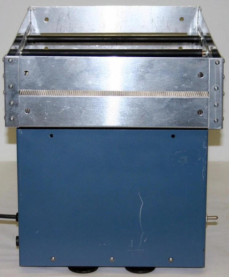 Used EBERBACH CONTINUOUS DUTY BENCHTOP SHAKER, MODEL 6010 WITH BOX CARRIER & TIMER