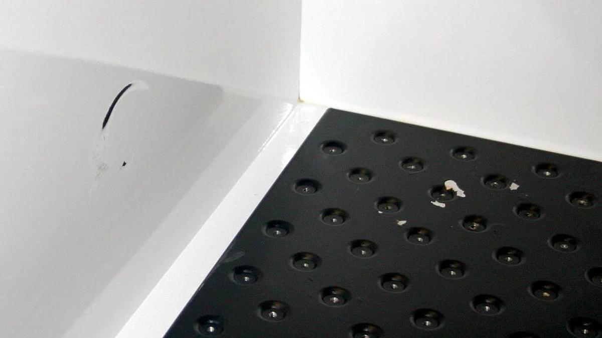 NEW BRUNSWICK SCIENTIFIC EPPENDORF REFRIGERATED INCUBATOR SHAKER, MODEL I2500KC