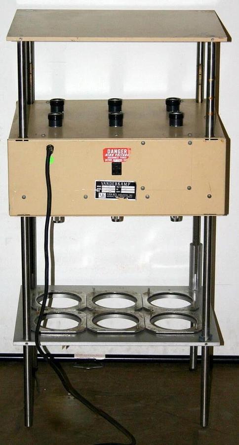 Used VANDERKAMP VANKEL 6 SPINDLE DISSOLUTION TESTING STATION, MODEL VK-600