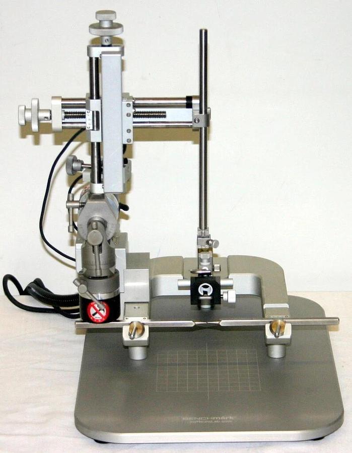 LEICA BENCHMARK HARVARD ANGLE ONE DIGITAL INSTRUMENT WITH ANESTHESIA MASK