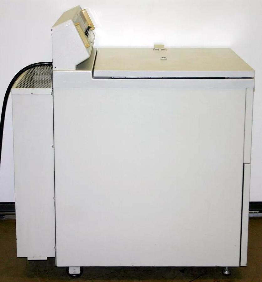 Used SORVALL REFRIGERATED LOW SPEED CENTRIFUGE, MODEL RC3C PLUS WITH H2000B ROTOR