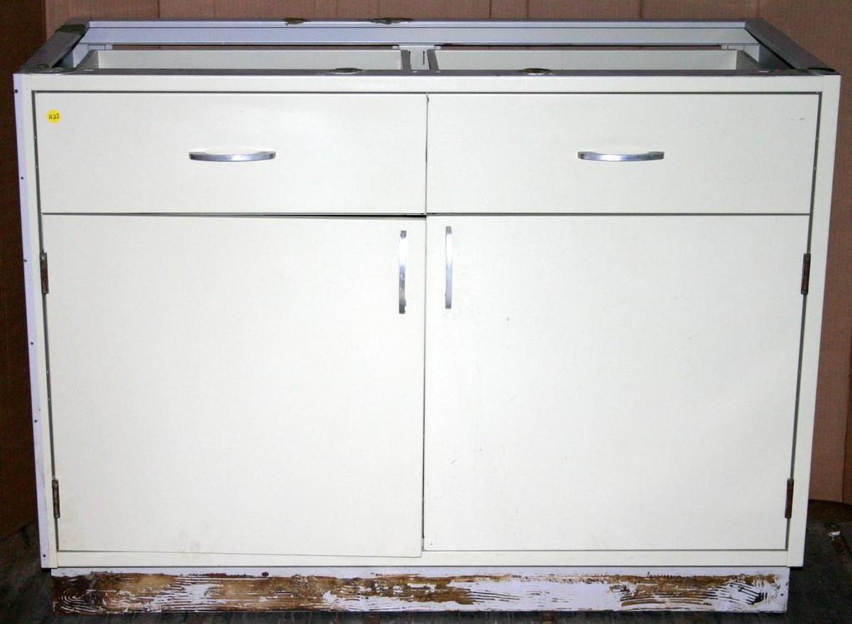 Used HAMILTON KEWAUNEE LABORATORY CABINETS, CASEWORK 74 FEET, $120 PER FOOT