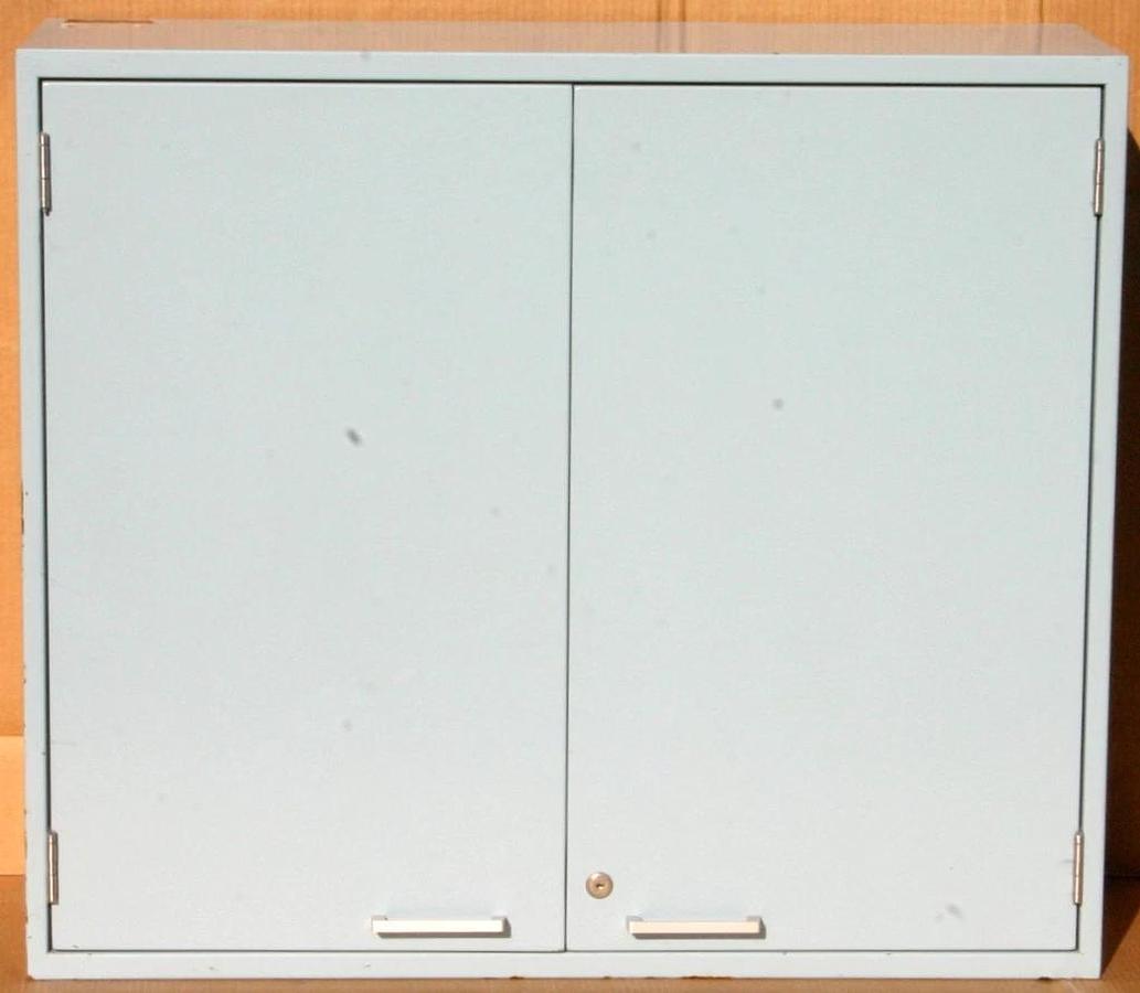 Used FISHER HAMILTON LABORATORY WALL CABINETS, CASEWORK, 27.5 FEET, BLUE MIST (BM)