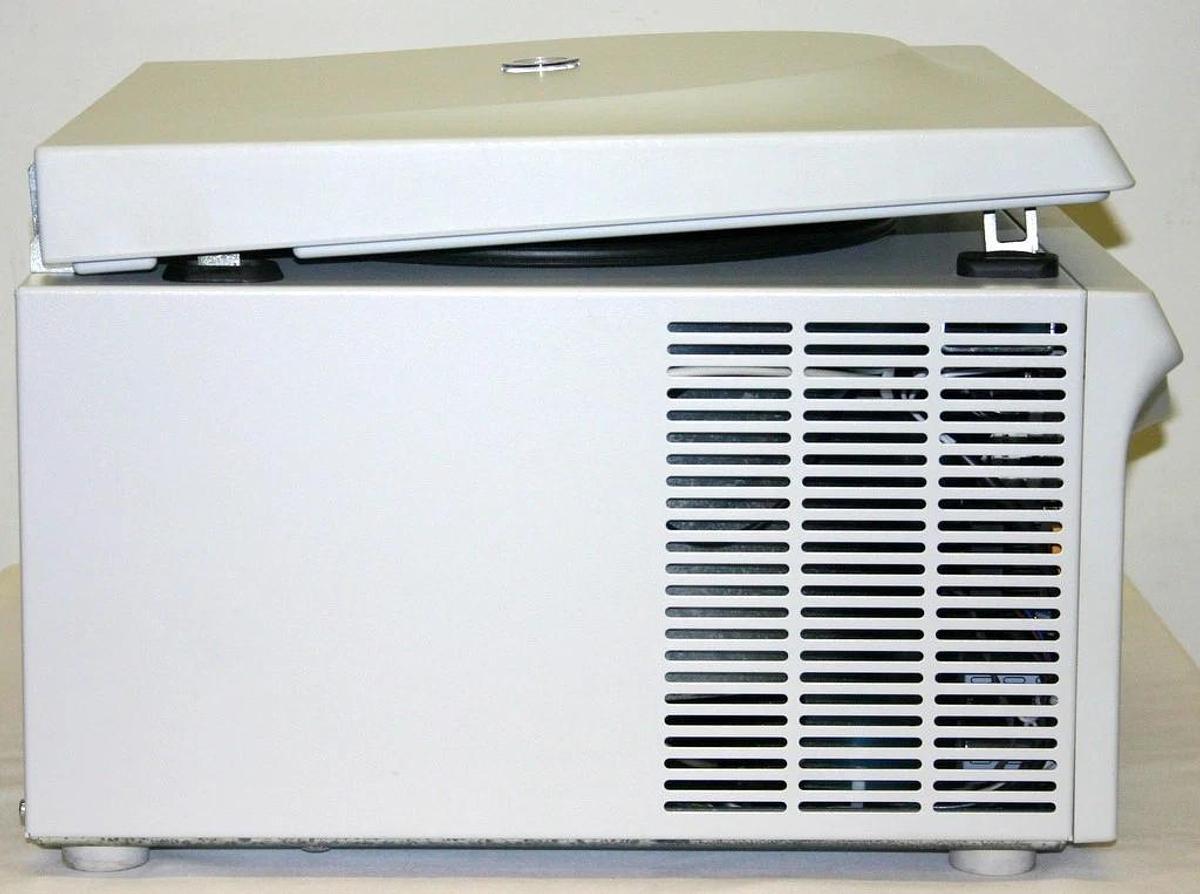 EPPENDORF CENTRIFUGE, MODEL 5804 WITH F-34-6-38 ROTOR