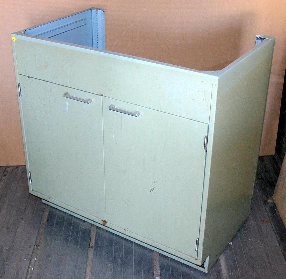 Used HAMILTON KEWAUNEE LABORATORY SINK BASE CABINETS & EPOXY SINKS, 21 FEET, $150/FT