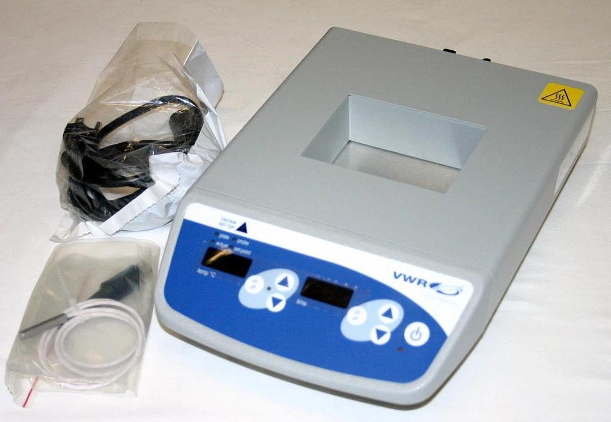 Used VWR DIGITAL SINGLE DRY BLOCK HEATER, MODEL 10027-210 + CAL CERTIFICATE AND PROBE