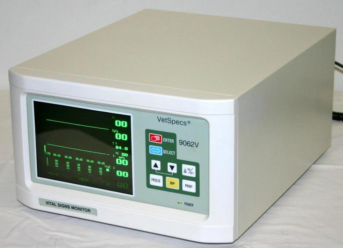 Used VETSPECS MEDICAL SYSTEMS, INC. VETERINARY VITAL SIGNS MONITOR, MODEL 9062V