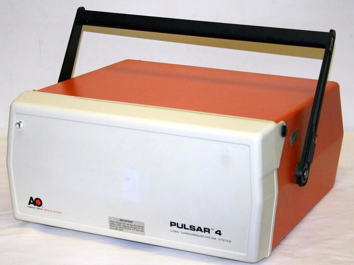 Used AMERICAN OPTICAL AO PULSAR 4 LOWN CARDIORESUSCITATION SYSTEM