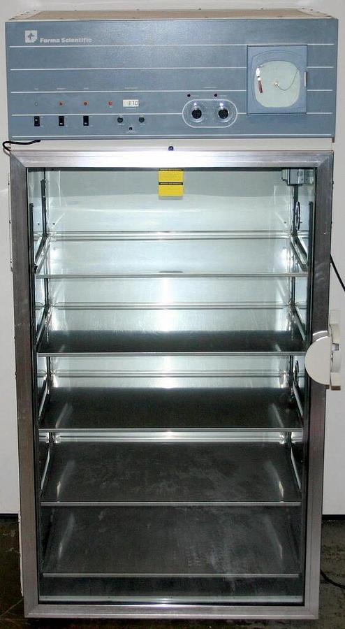 Used FORMA SCIENTIFIC REACH-IN REFRIGERATED INCUBATOR, MODEL 3927, 32 CU.FT. CAPACITY