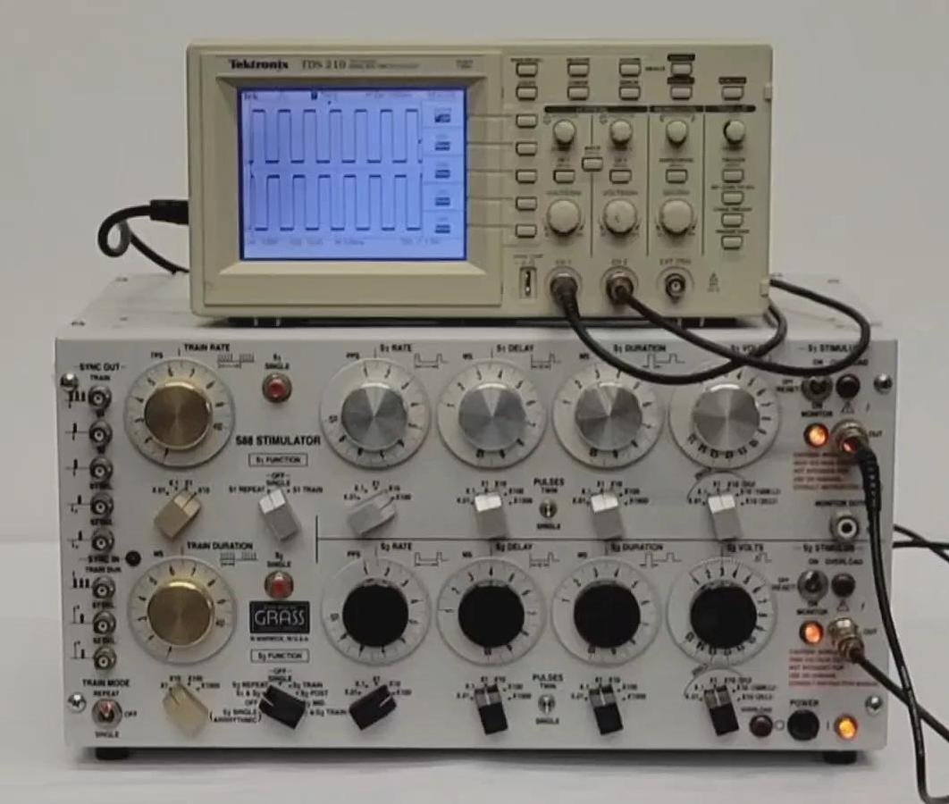 ASTRO-MED GRASS TELEFACTOR NATUS DUAL OUTPUT STIMULATOR, MODEL S88 REV. K