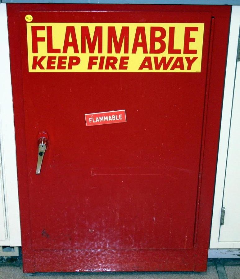 Used HAMILTON KEWAUNEE LABORATORY CABINETS, CASEWORK 74 FEET, $120 PER FOOT