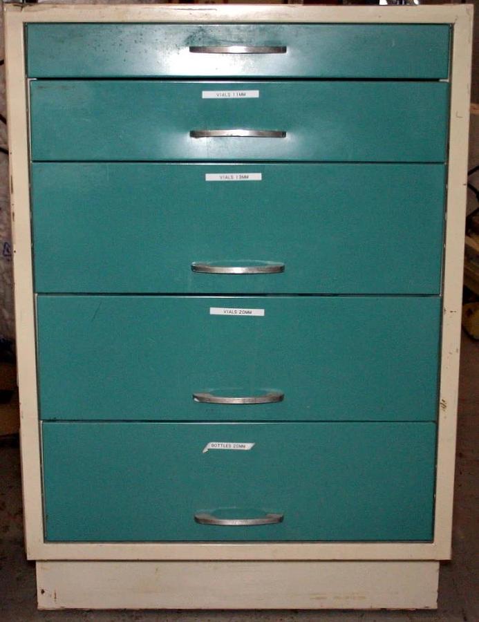 Used HAMILTON KEWAUNEE LABORATORY CABINETS, CASEWORK 74 FEET, $120 PER FOOT