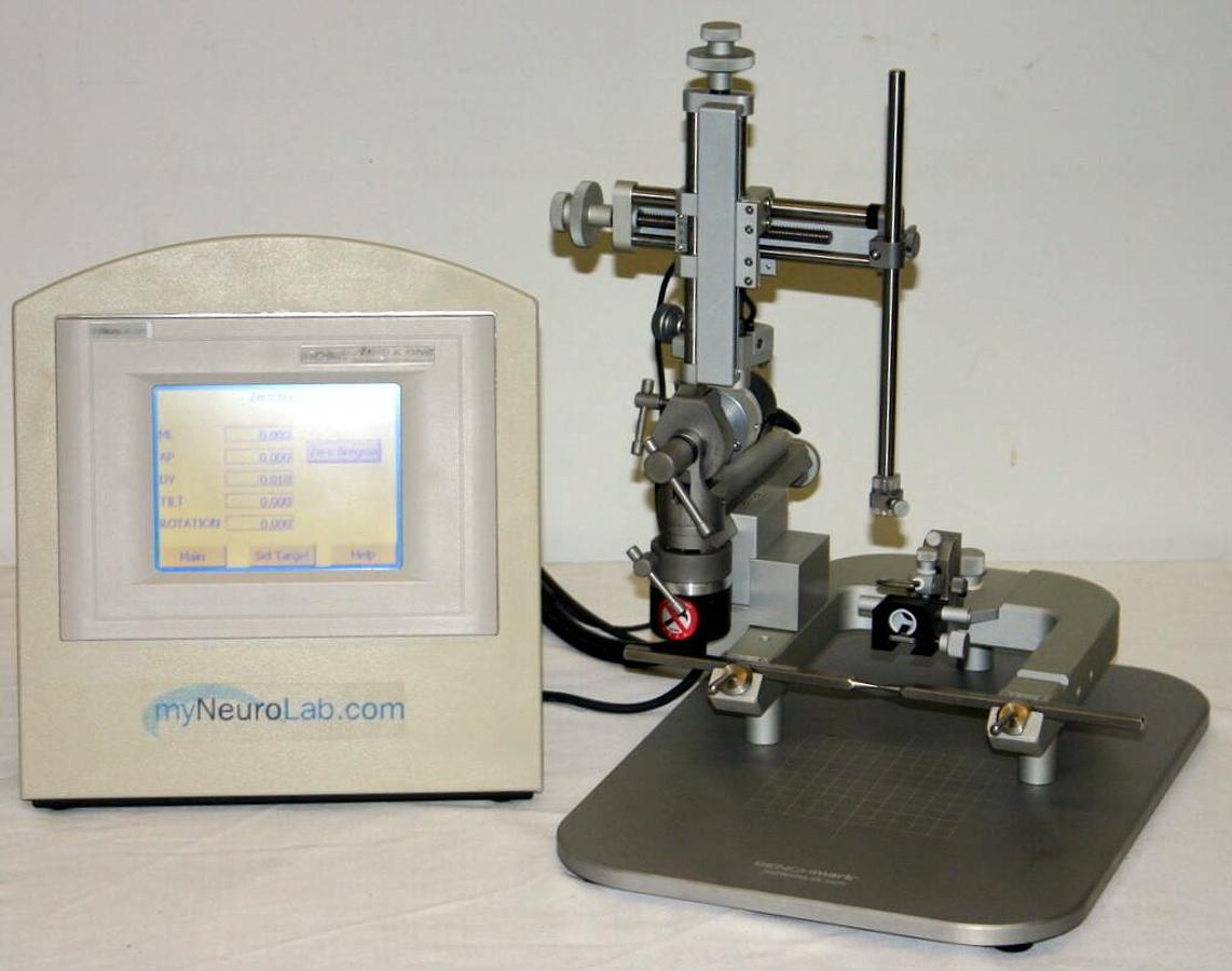 LEICA BENCHMARK HARVARD ANGLE ONE DIGITAL INSTRUMENT WITH ANESTHESIA MASK