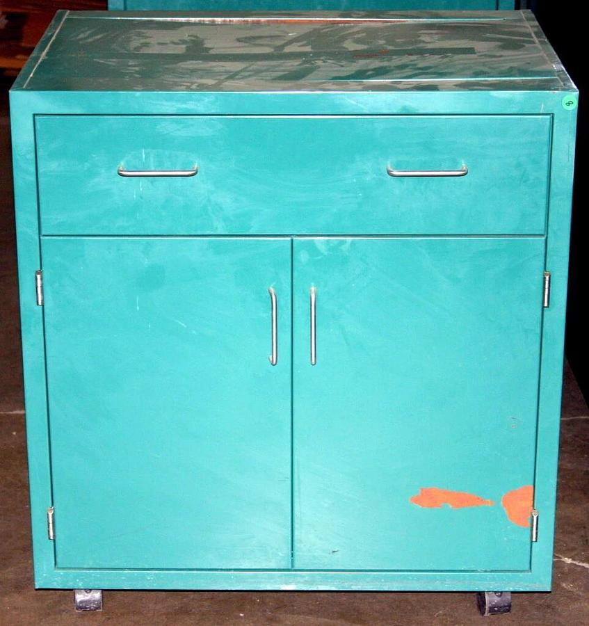 Used LF SYSTEMS LABORATORY CABINETS, CASEWORK, 48.5 FEET, $125 PER FOOT, HAMILTON