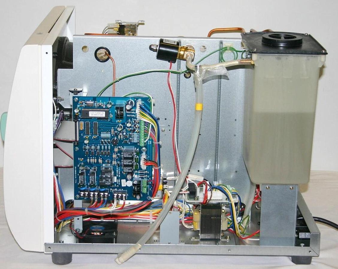 FISHER SCIENTIFIC AUTOMATIC STEAM STERILIZER, AUTOCLAVE, MODEL STERILELITE 24